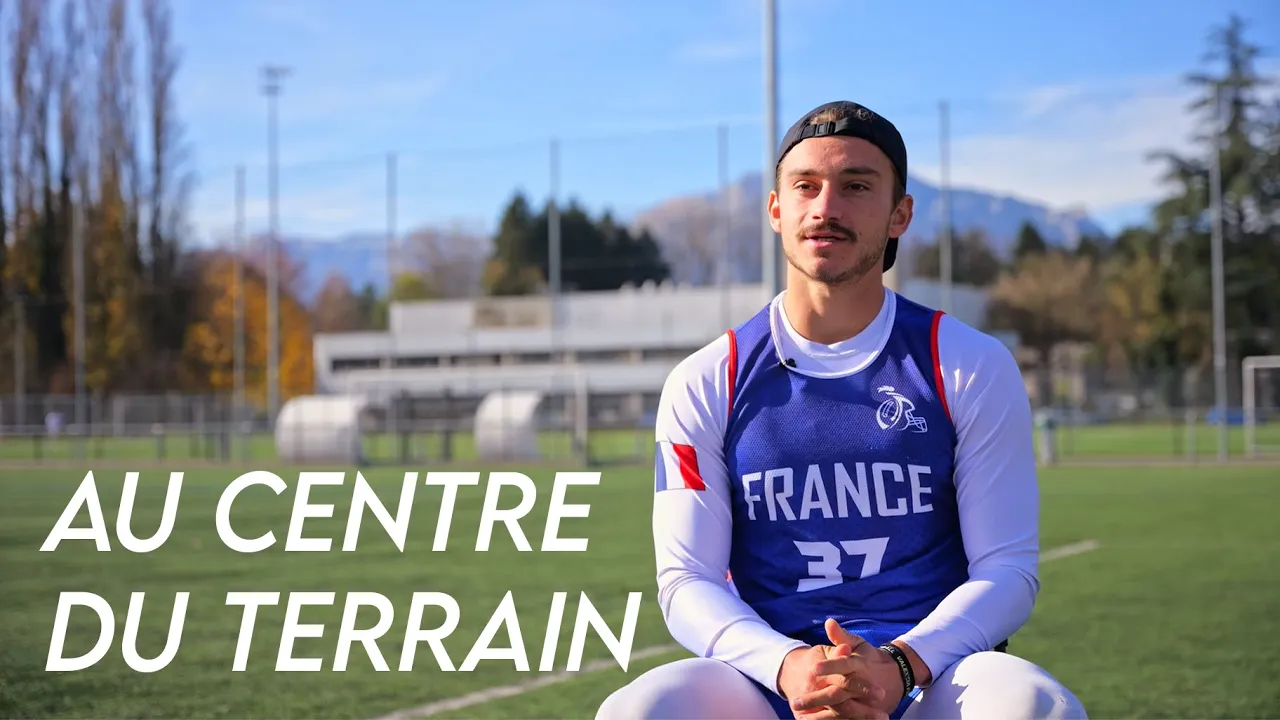 Au centre du terrain